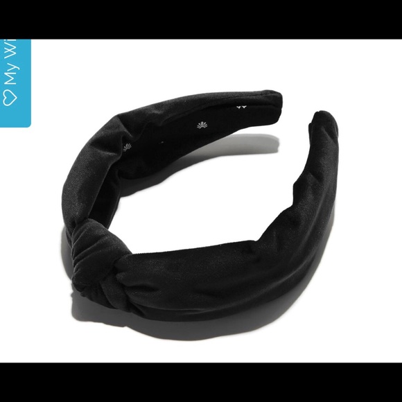 Lele Sadoughi Other - Lele Sadoughi black velvet headband
